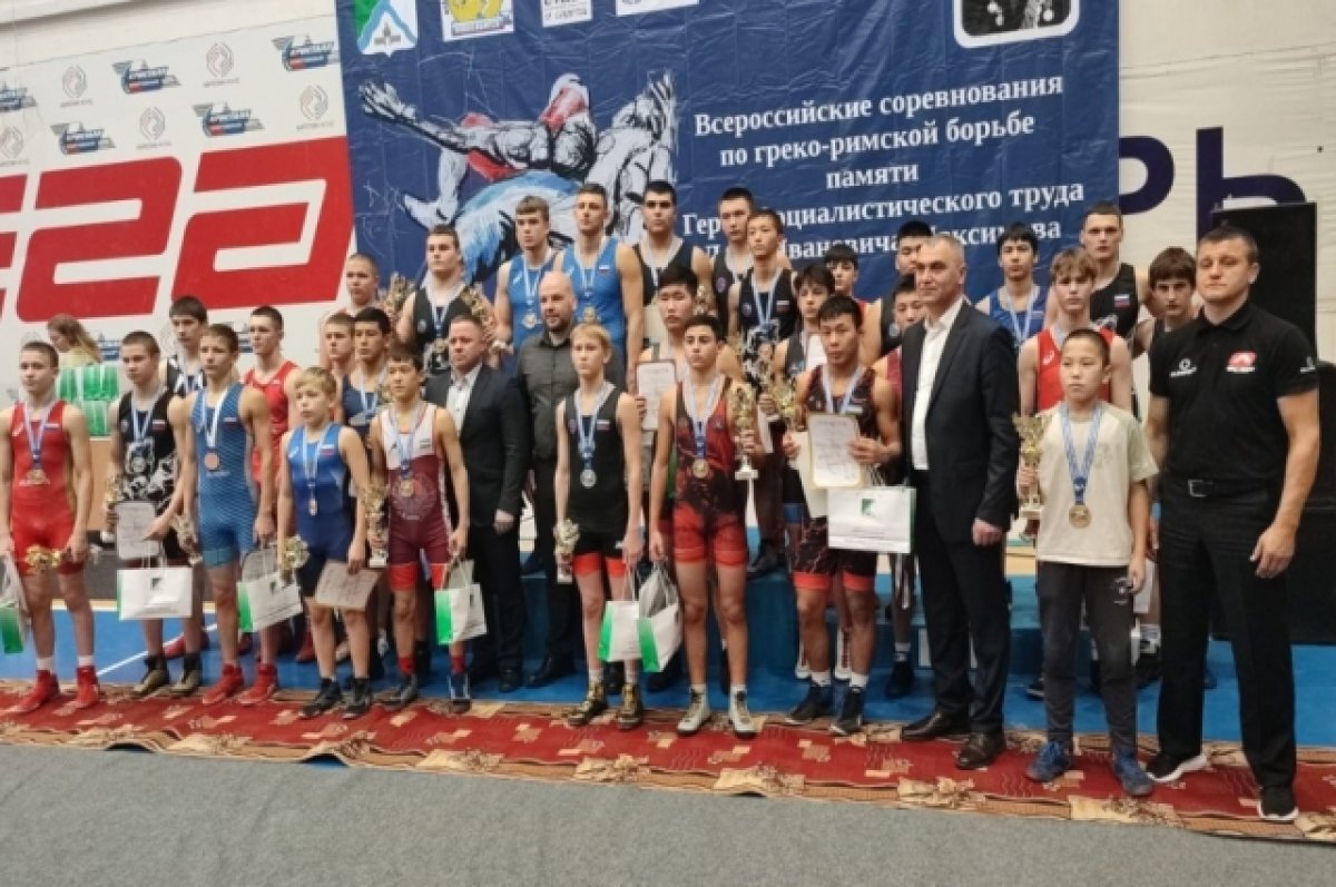    Красноярские борцы завоевали 8 наград на турнире по греко-римской борьбе