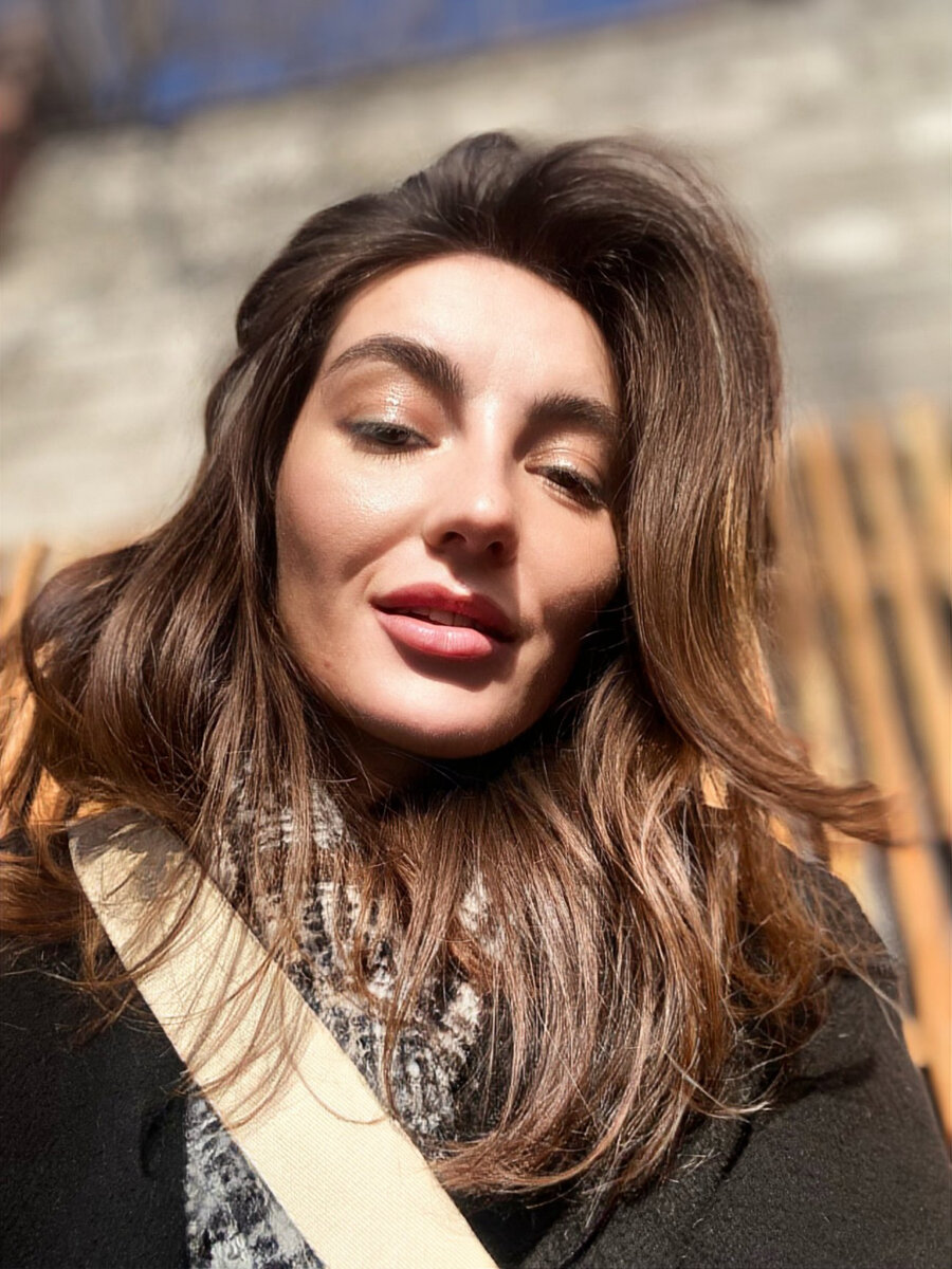 Если что, я этой маской не пользовалась и не пользуюсь. У меня свой уход, который отлично справляется и подобран мной индивидуально для волос.