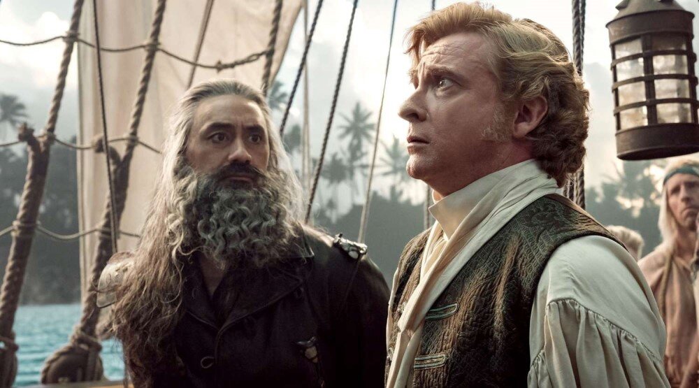     Кадр из сериала «Наш флаг означает смерть» (2022-2023)