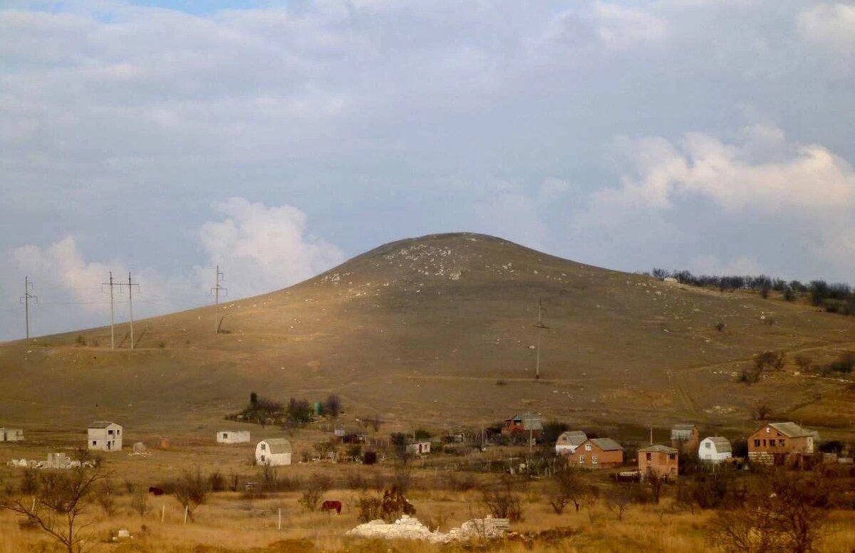 Курган Куль-Оба под Керчью. Здесь был найден знаменитый клад из скифского золота