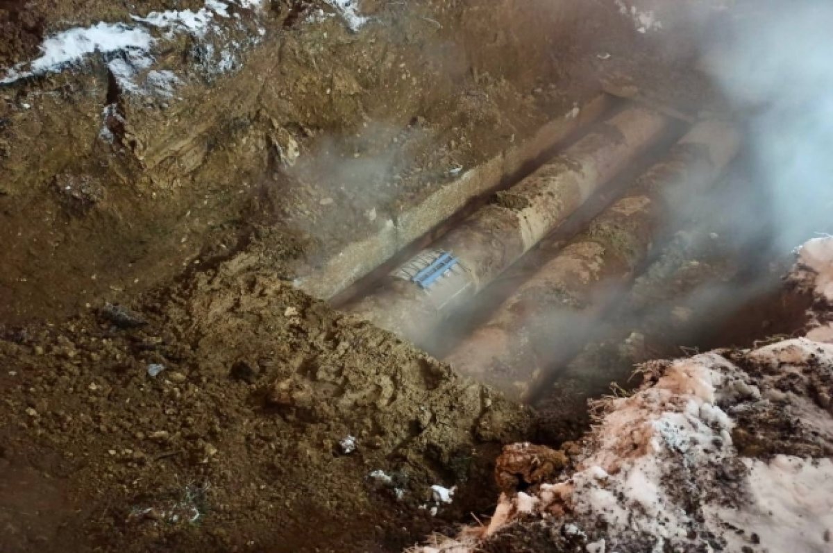    На севере Волгограда у крупной больницы №4 - серьезный порыв трубопровода