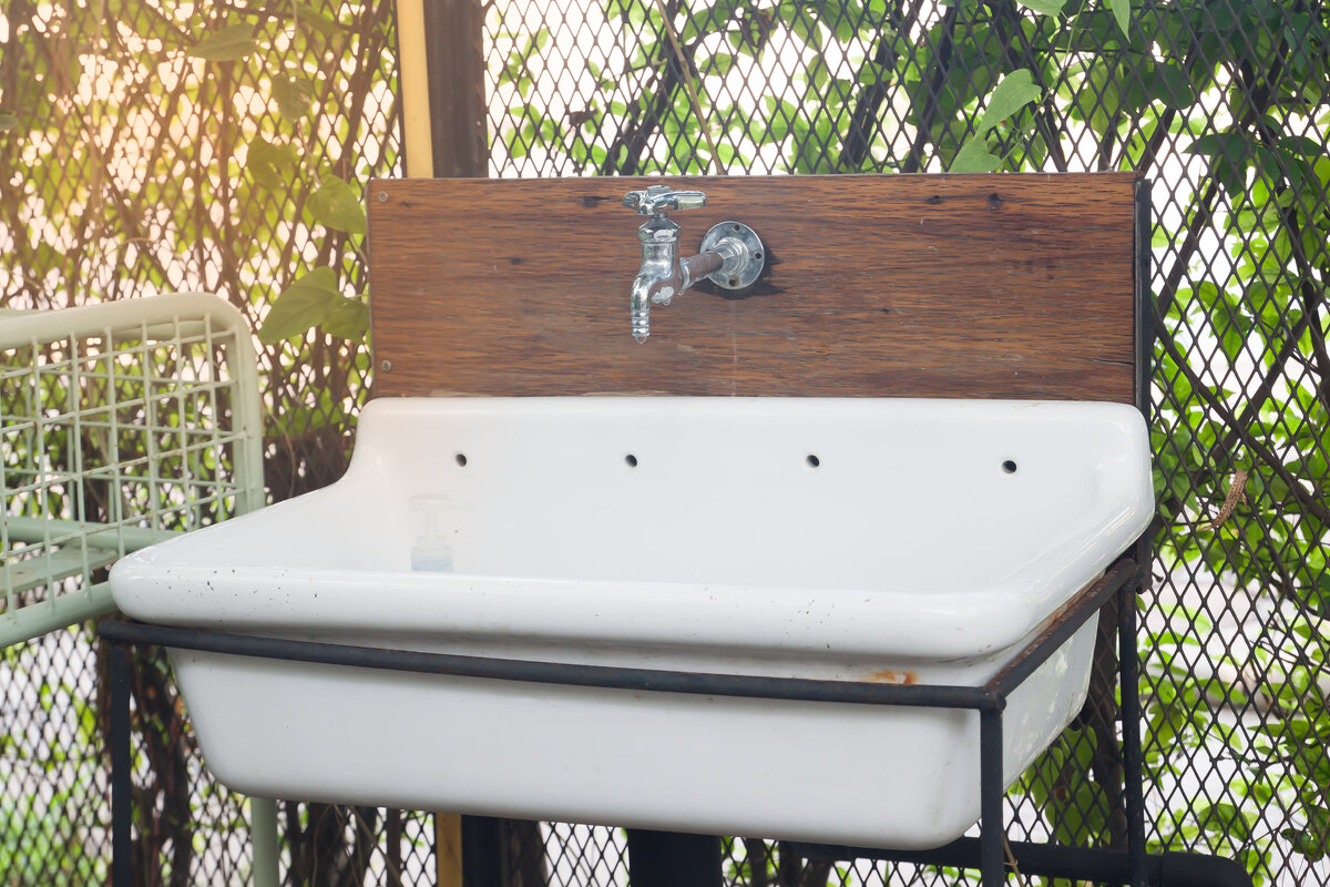    Садовый умывальник может быть простым или капитальнымLegion-Media