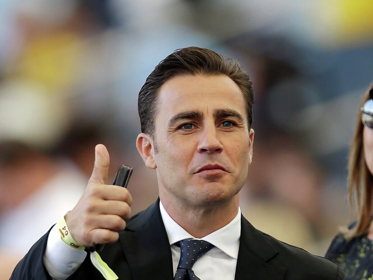    Бывший итальянский футболист Фабио Каннаваро на футбольном матче в Бразилии © AP Photo / Hassan Ammar