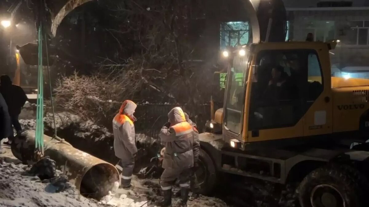     Замена поврежденного участка трубопровода протяженностью три метра на улице Ополченской проводится в эти минуты в Тракторозаводском районе, сообщили в пресс-службе мэрии Волгограда.