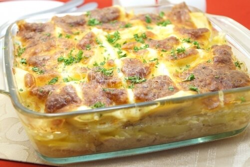 Картофельный гратен с соусом бешамель. Запеканка под сыром в духовке. Запеканка с курицей и баклажанами. Запеканка из макарон с сыром. Запеканка из макарон.