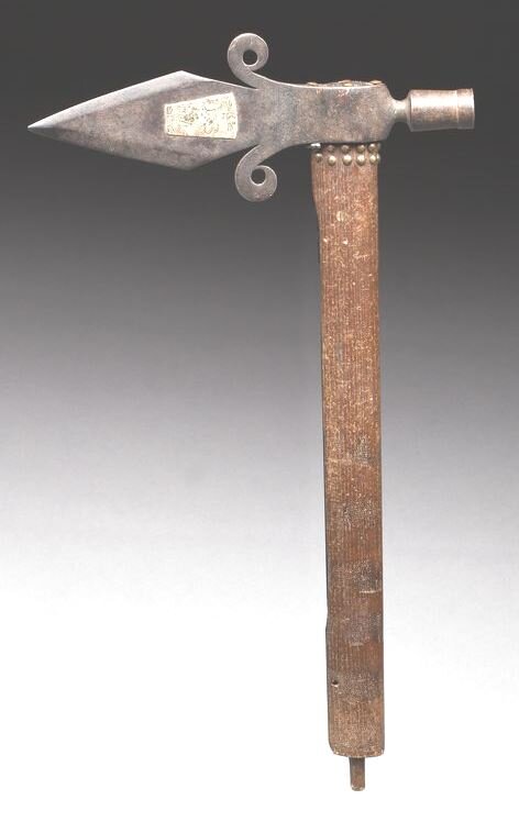 Трубочные томагавки В форме орлиного клюва Имеется очень мало изображений этих томагавков. При том, что их дизайн великолепен.-24