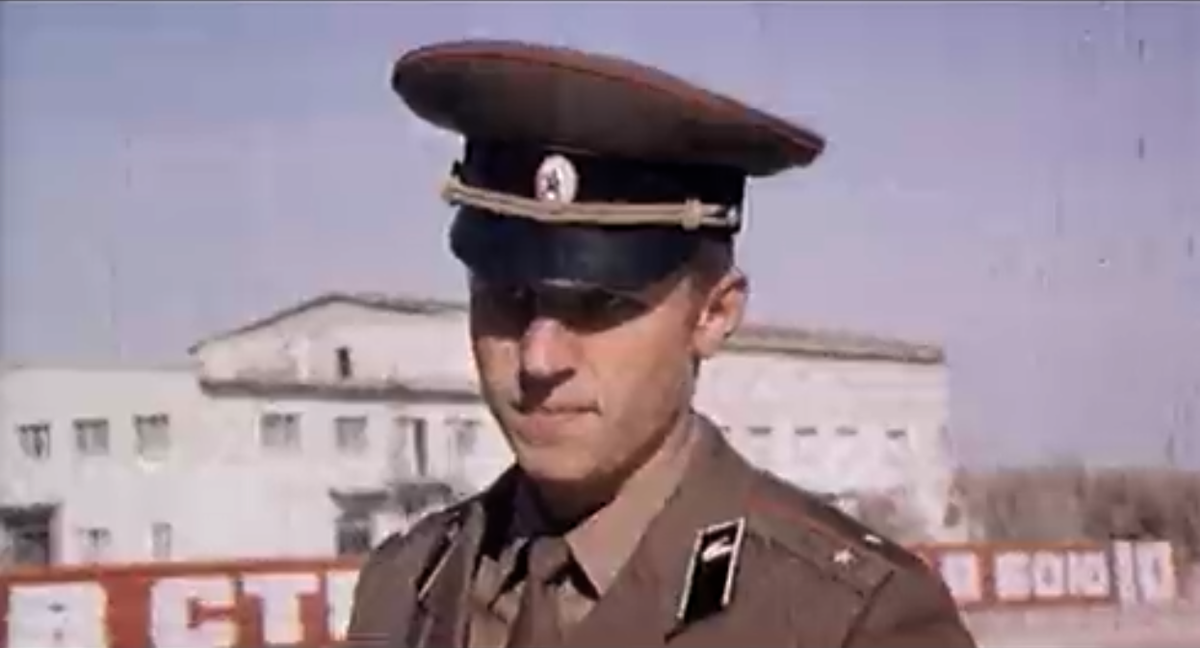 Сергей Чекан в роли лейтенанта Ермакова