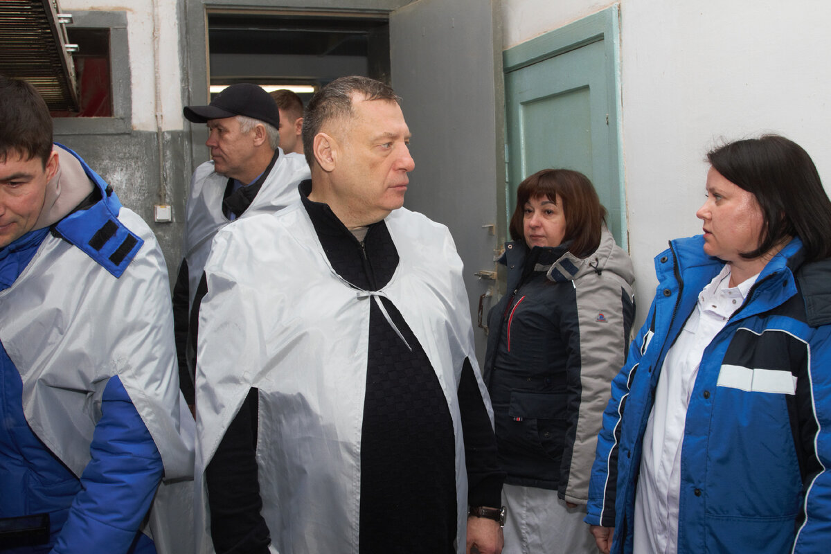 ДЕПУТАТ ГОСДУМЫ ЮРИЙ ШВЫТКИН ПОБЫВАЛ НА БАРХАТОВСКОЙ ПТИЦЕФАБРИКЕ Газета quot;Пригор