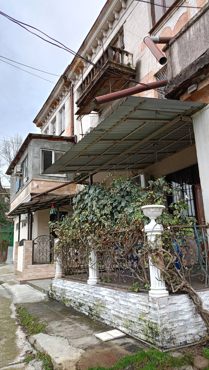 Таков он уже сбоку