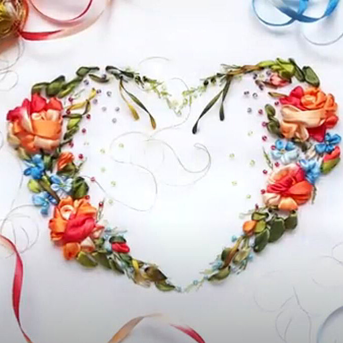    Сердце из лент   
Источник: Скриншот из видео