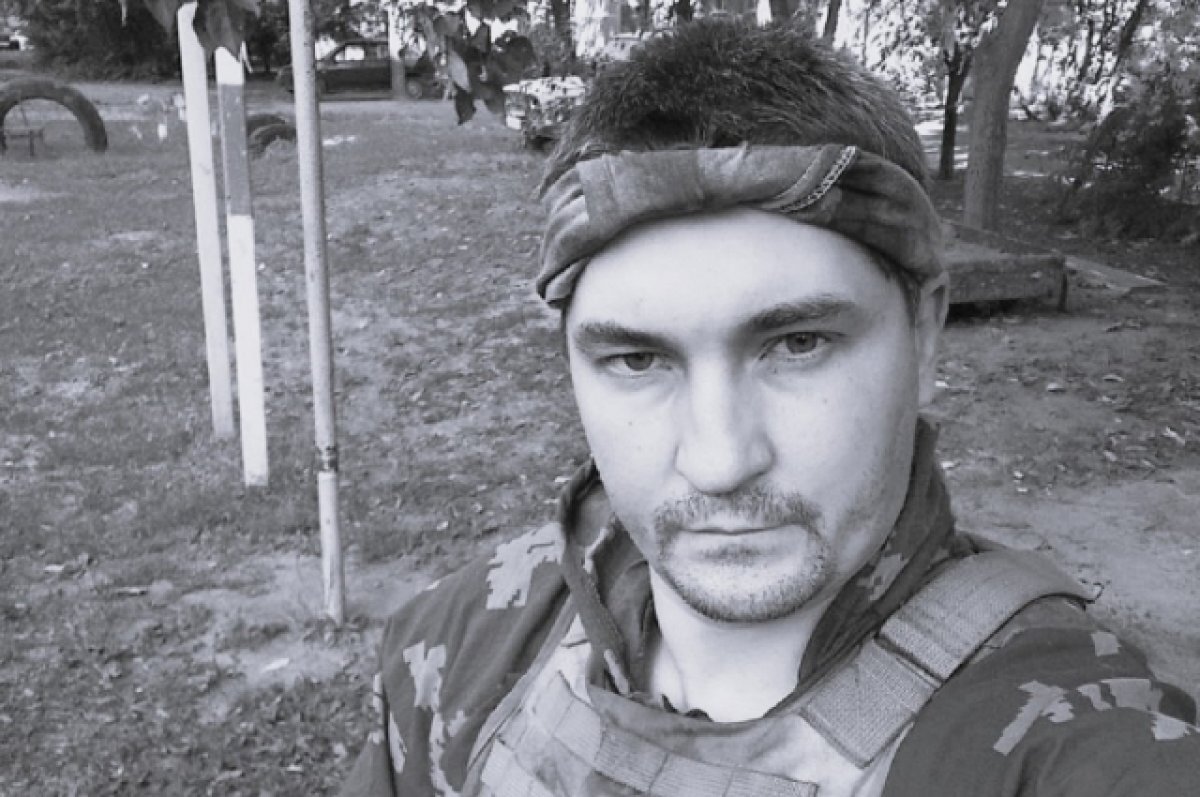    Выпускник СПбГУ и учитель истории Иван Янкин погиб под Артёмовском