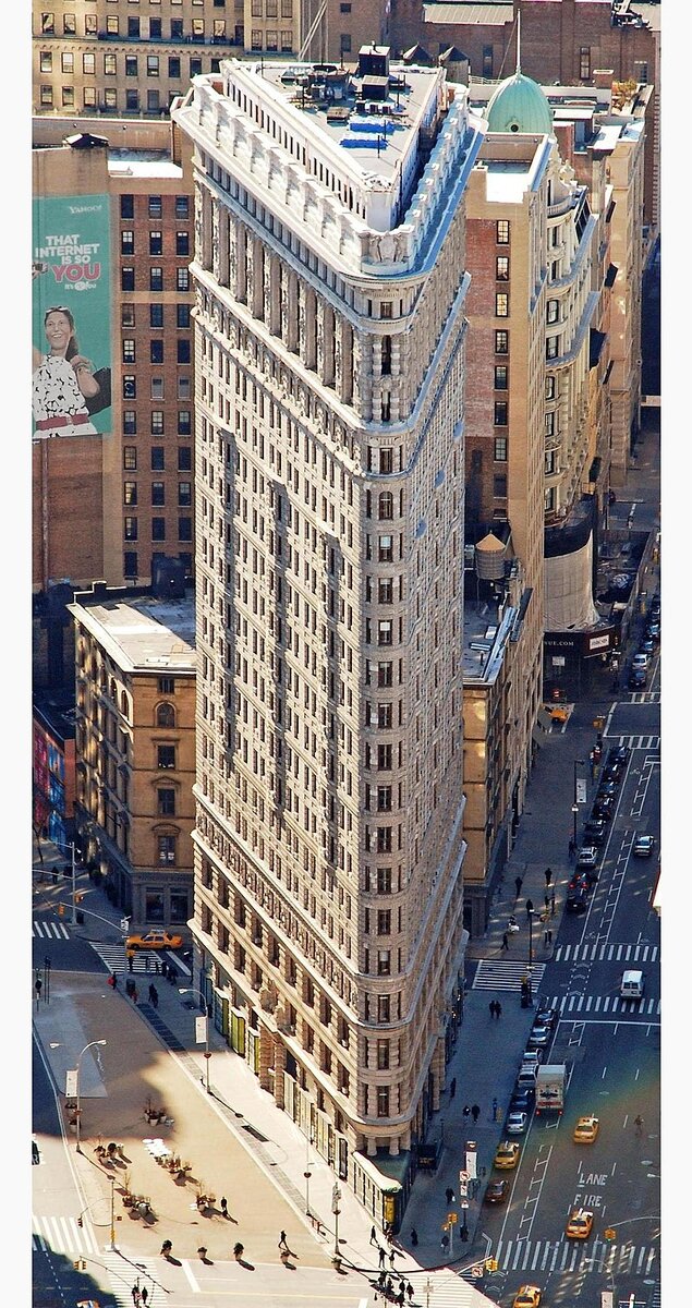 Источник изображения - https://upload.wikimedia.org/wikipedia/commons/thumb/c/c3/Edificio_Fuller_%28Flatiron%29_en_2010_desde_el_Empire_State_crop_boxin.jpg/800px-Edificio_Fuller_%28Flatiron%29_en_2010_desde_el_Empire_State_crop_boxin.jpg