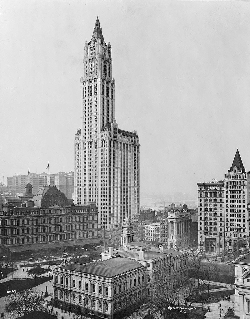 Источник изображения - https://upload.wikimedia.org/wikipedia/commons/thumb/2/27/View_of_Woolworth_Building_fixed.jpg/800px-View_of_Woolworth_Building_fixed.jpg