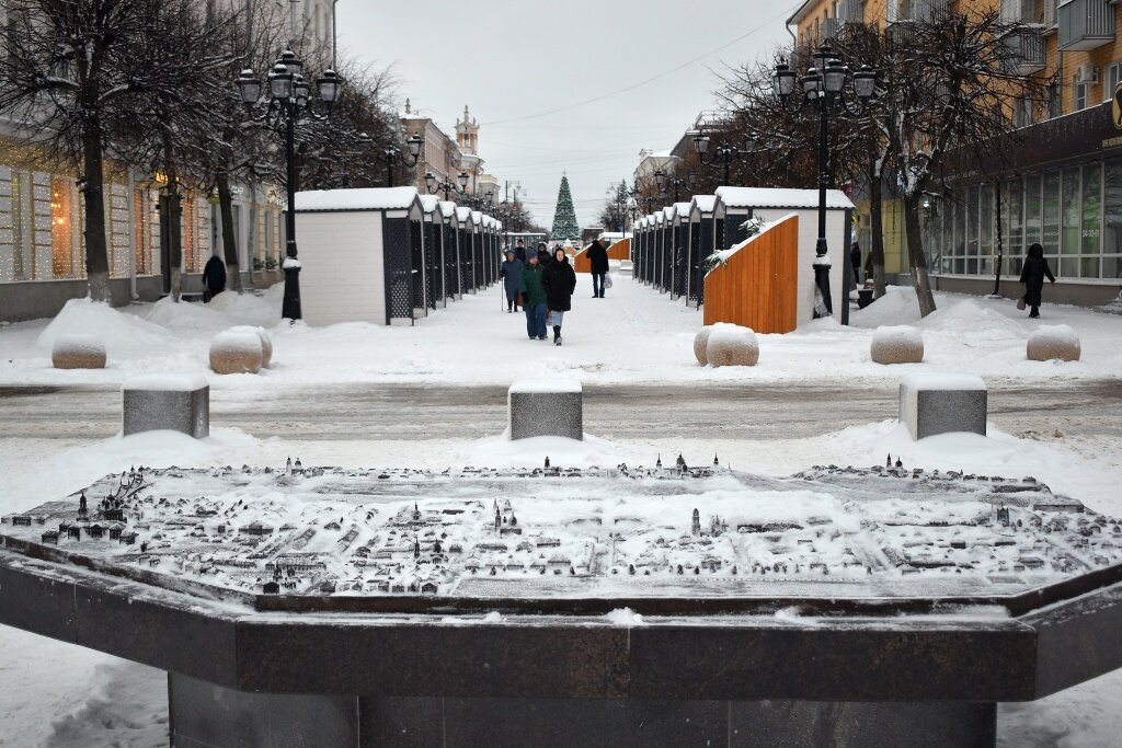 Неизвестные повредили бронзовый барельеф «Лучи Твери»