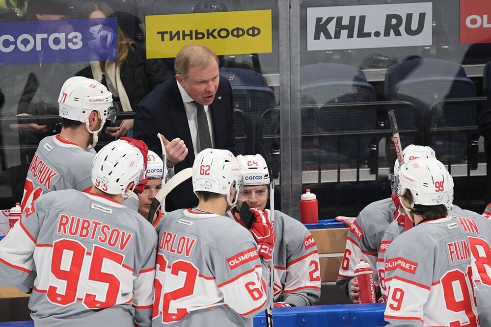    По словам Павла Порядина, у главного тренера "Спартака" Алексея Жамнова налажена коммуникация с игроками. / Фото: РИА Новости