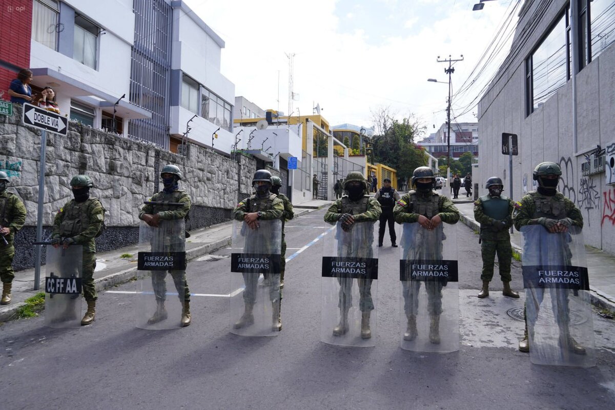 Страну пытаются отбить у наркокартелей. Фото: © IMAGO/Daniel Molineros www.imago-images.de/Globallookpress.
