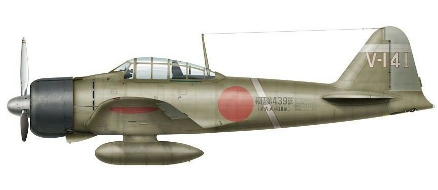 A6M2 старшины 1-й статьи Арита Ёсисукэ, кокутай "Тайнан". Именно Арита со своим ведомым старшиной Мотокити Ёсио сбили B-18 "Боло" над Явой. 1 мая 1942 года Арита был сбит над Порт-Морсби на Новой Гвинее и погиб.  