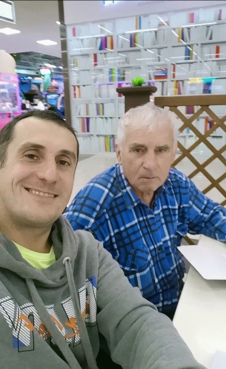 Александр и Геннадий постигают блогерскую премудрость