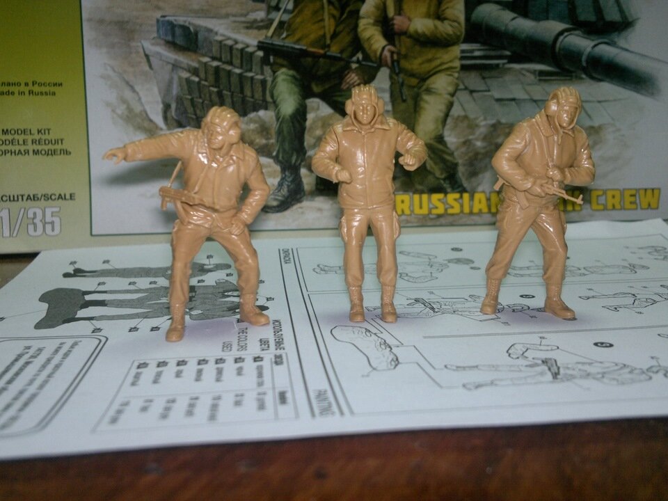Набор для изготовления фигурок советских танкистов в масштабе 1/35. Производитель "Звезда". 