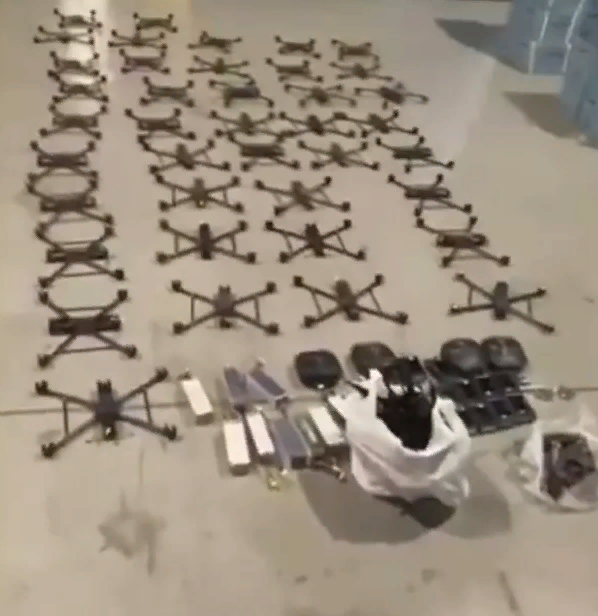 Фото, опубликованное полицией Омана (с сайта https://www.middleeastmonitor.com/20240110-oman-seizes-drones-headed-for-pro-uae-factions-in-yemen/)