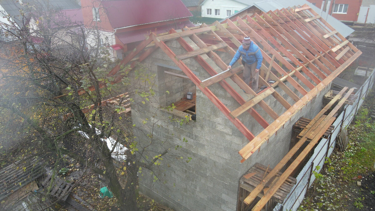 Автор статьи делает стропильную систему