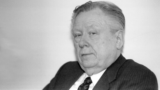    Умер экс-председатель КС РФ Марат Баглай, приводивший к присяге Путина Сергей Бунеев