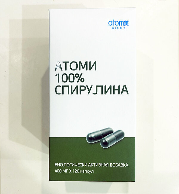 100% порошок спирулины, помещенный в вегетарианские капсулы.