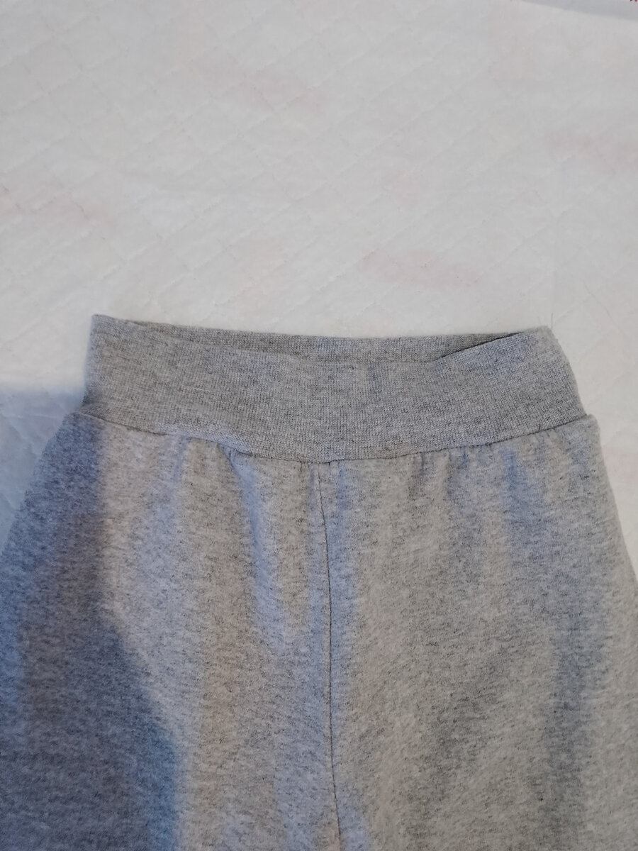 Широкая резинка (достаточно свободная).Подойдут для пухляшей