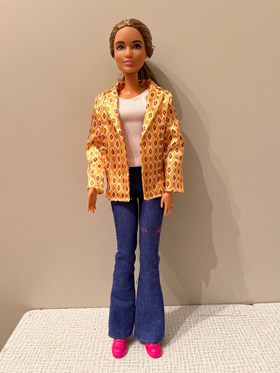 Майя. Я ее переодела, аутфит оставила, а вот лыжи-коляску сразу выбросила