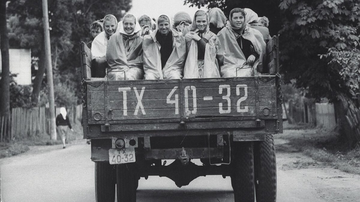 Наверняка, у каждого человека, рожденного в СССР, этот период вызывает свои ассоциации.-5