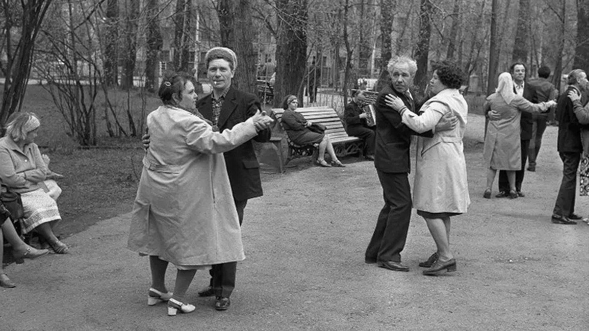 Наверняка, у каждого человека, рожденного в СССР, этот период вызывает свои ассоциации.-8