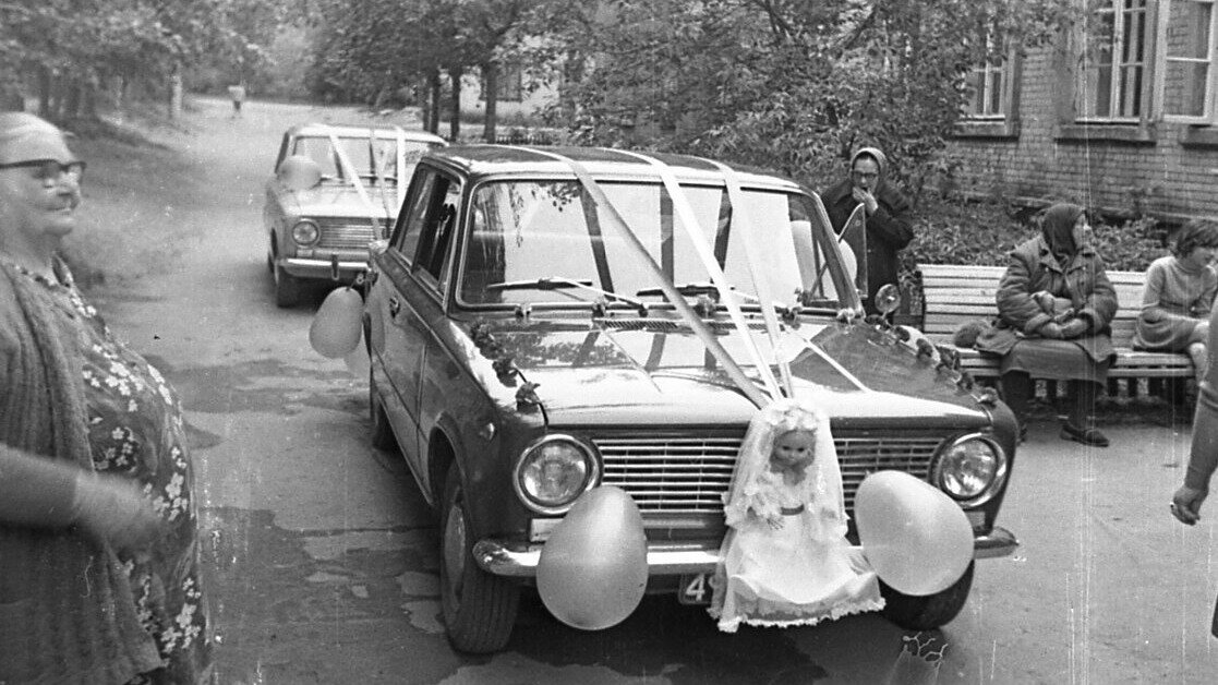 Наверняка, у каждого человека, рожденного в СССР, этот период вызывает свои ассоциации.-11