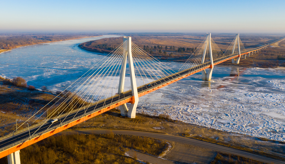 Вид на Муромский мост через реку Оку / BearFotos/Shutterstock