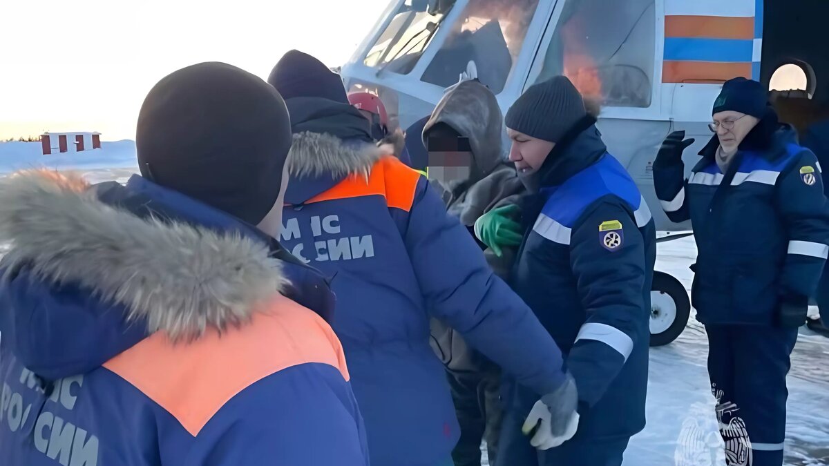     В Красноярском крае спасатели эвакуировали с севера двух охотников и трех собак. Мужчины находились в тайге четыре месяца.