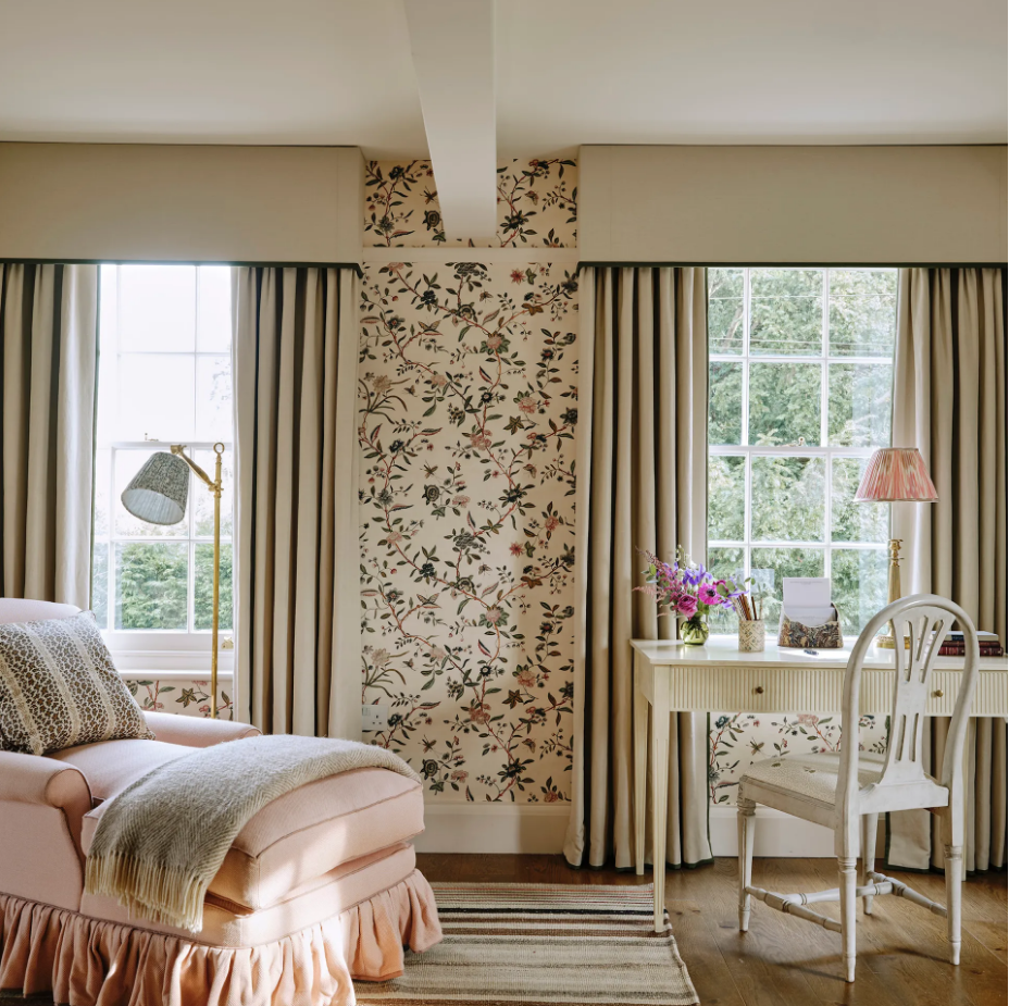 Лёгкие красивые простые шторы в современных интерьерах. Яндекс картинки. 