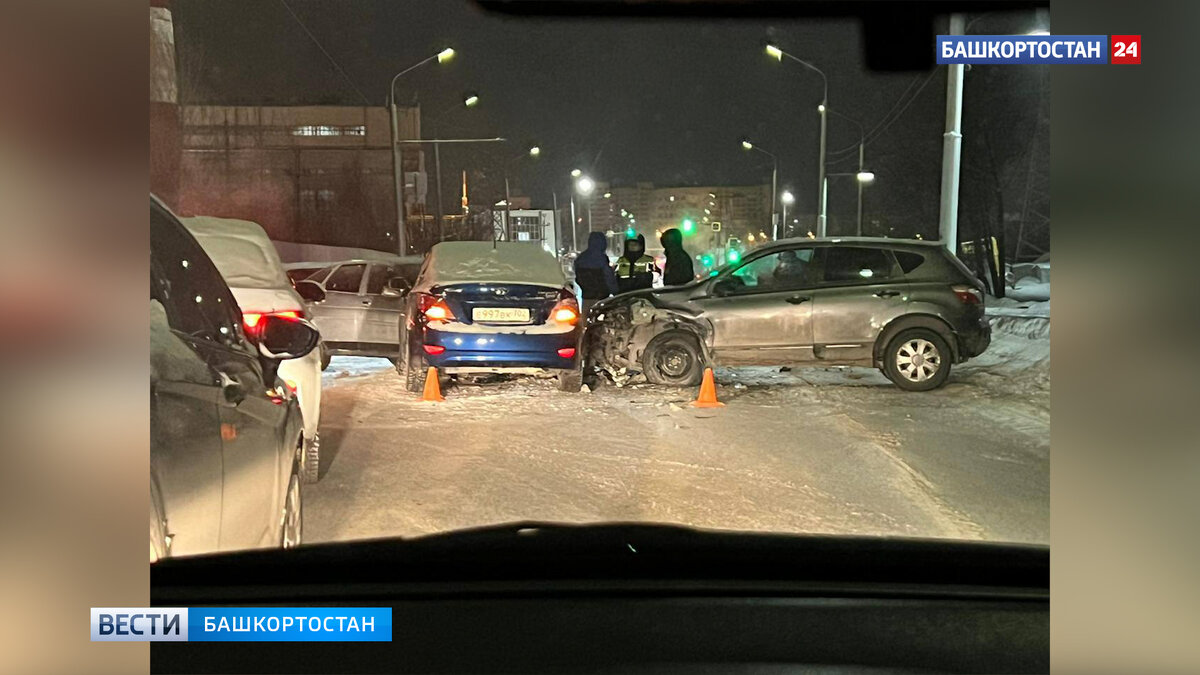    В Уфе на улице Сельской Богородской произошло ДТП с участием легковушек: затруднено движение