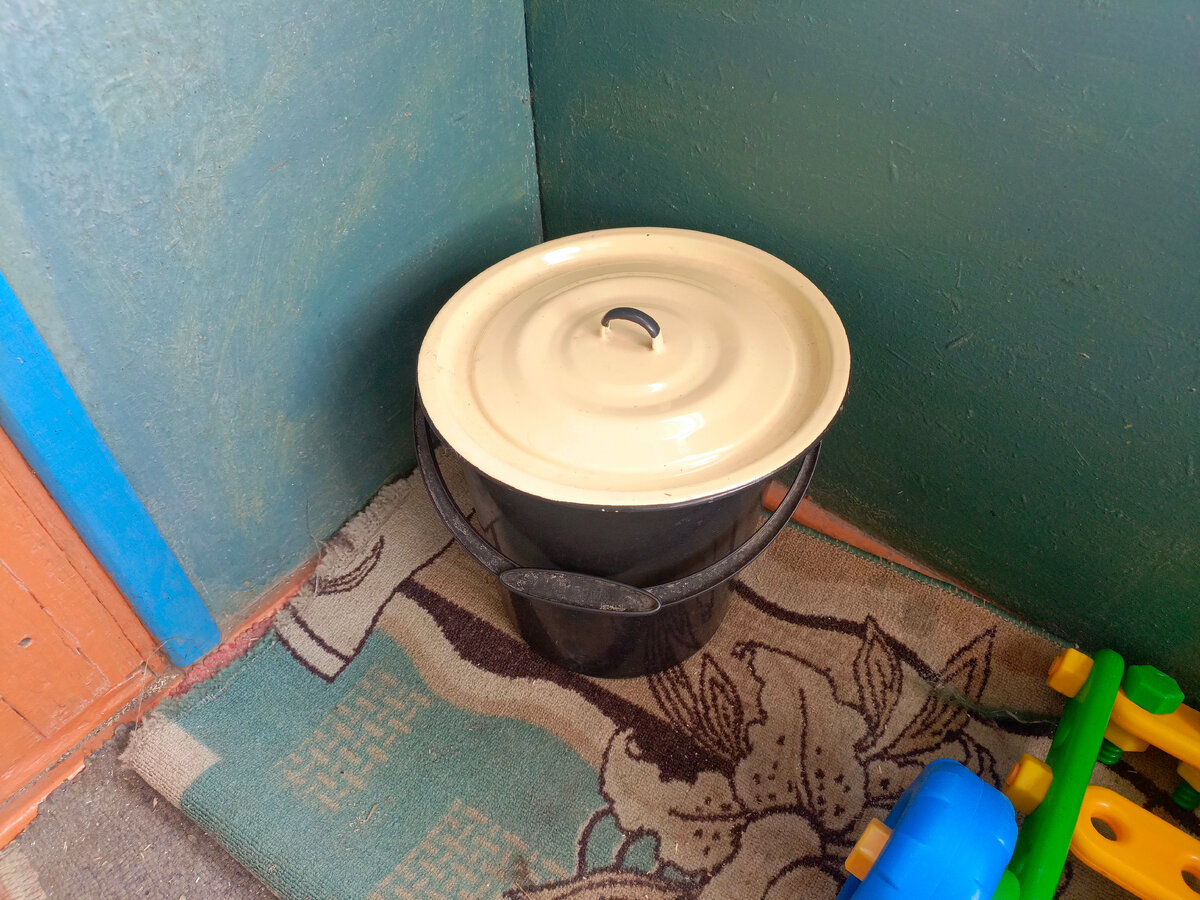 Первое ведро с молоком в нашем доме. 😁