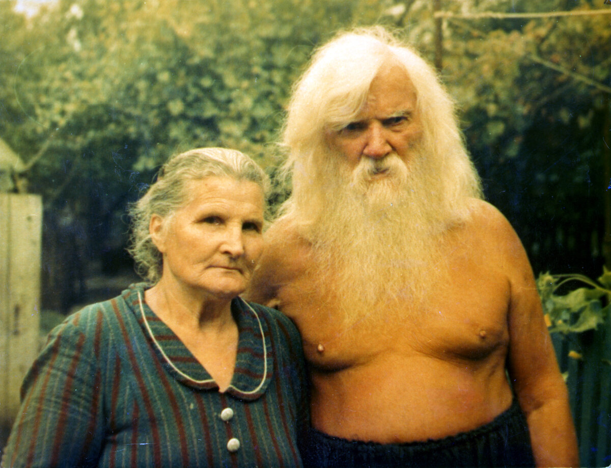 Иванов Порфирий Корнеевич Первый Заслуженный человек в Природе и Валентина Леонтьевна Сухаревская Второй Заслуженный человек в Природе. 