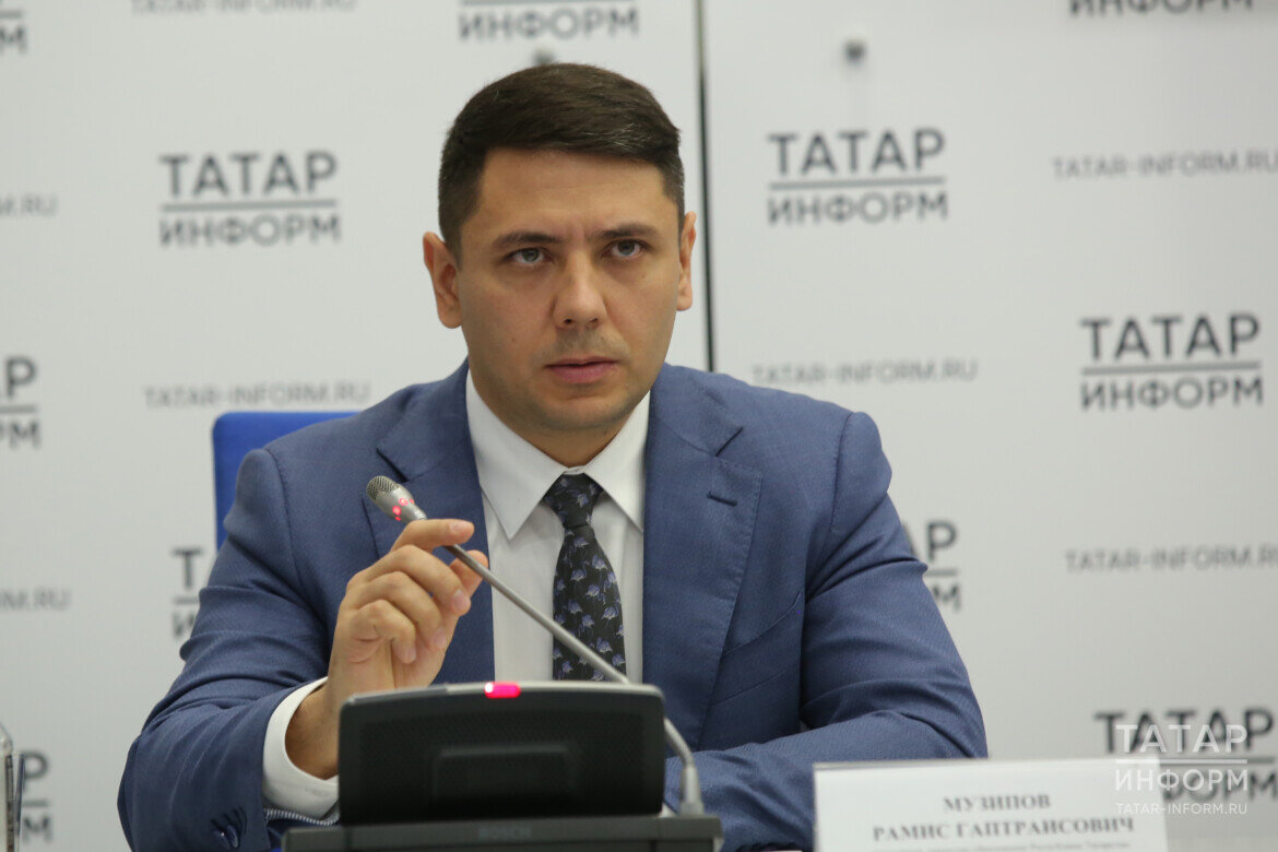 ​Рамис Музипов: «Это обновленная система, которая предоставляет новые возможности как для учащихся и их родителей, так и для педагогов и администрации школы». Фото: © Султан Исхаков / «Татар-информ»