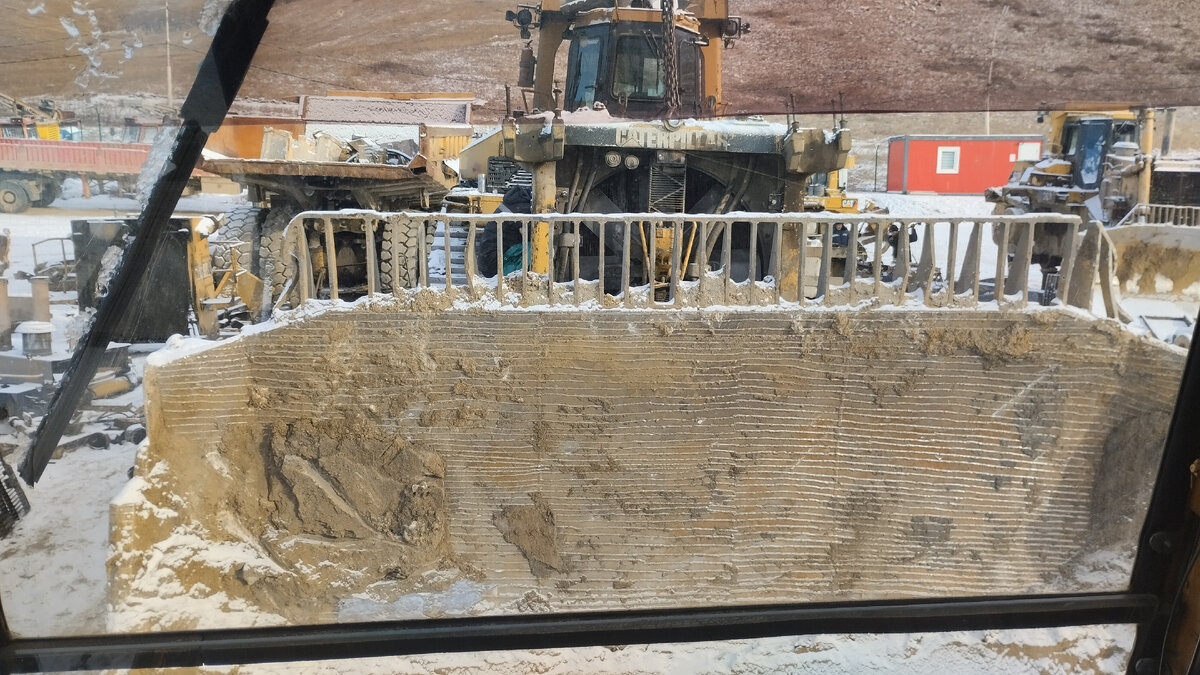 Бульдозер "CAT D11T" без двигателя