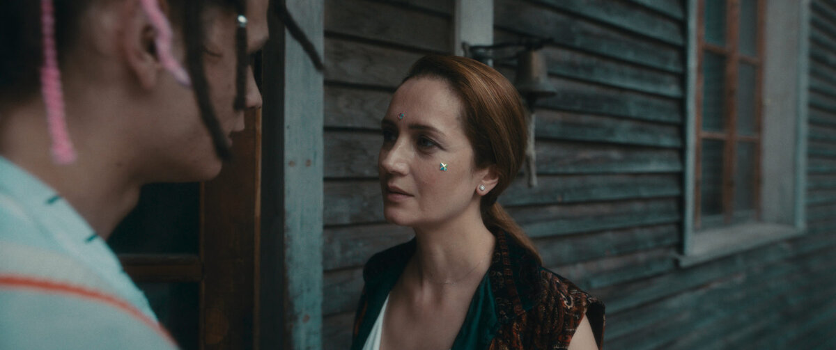 Рената (Виктория Исакова). 