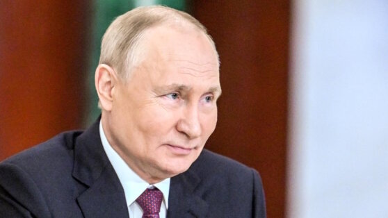    Путин заявил, что Россию "душат и давят со всех сторон" Татьяна Сидорова