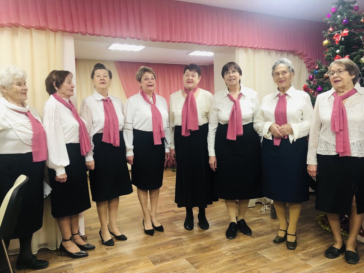 Песни подняли настроение всем участникам праздника!