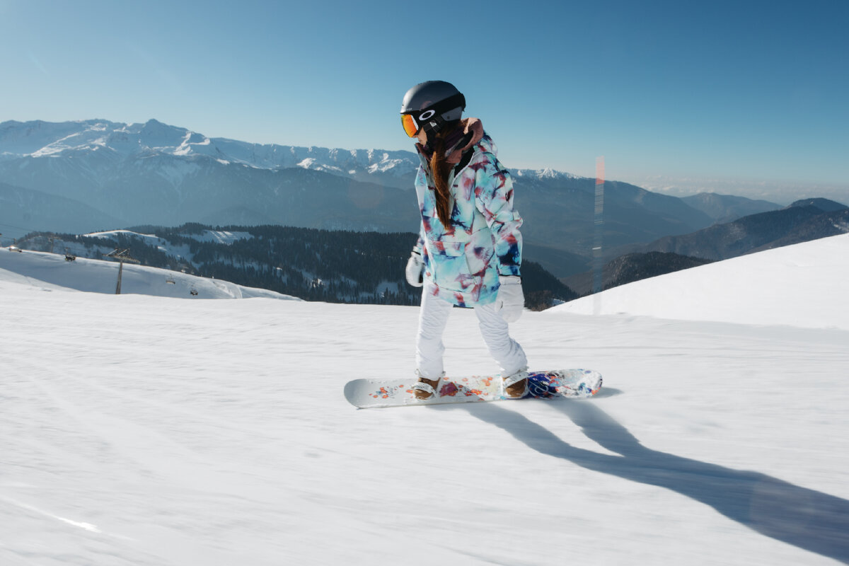 Лыжные и сноубордические трассы на курорте маркируются разными цветами: зеленые, синие, красные и черные.-2-2