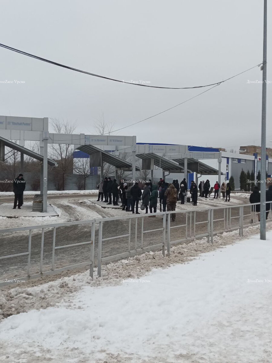 Автобусы ходят более-менее регулярно