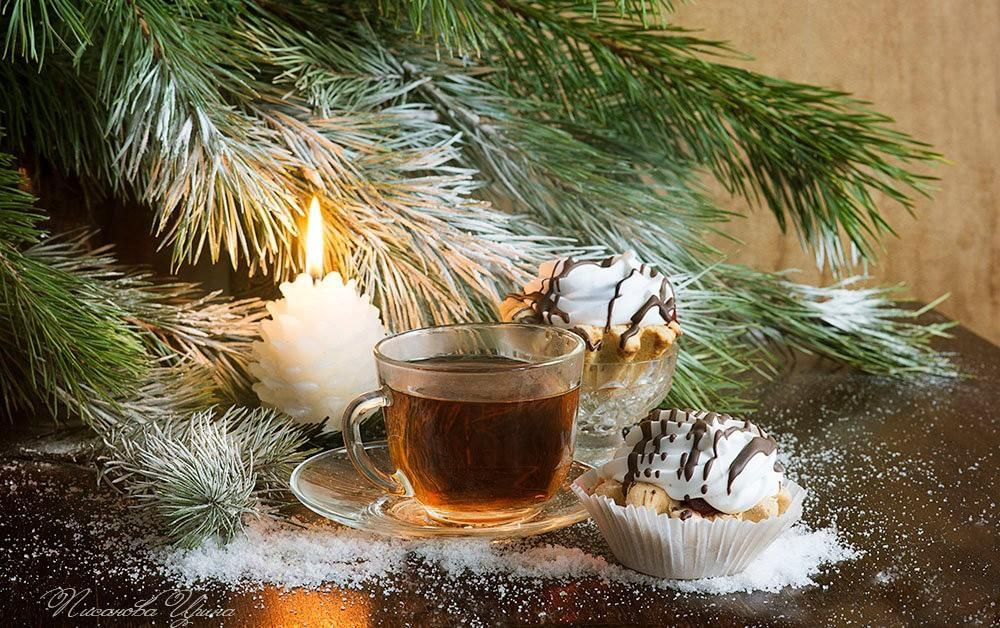 Утро девушка. Девушка прыгает на кровати. Раннее утро и женщина. Утро девушка постель. Утреннее пробуждение.