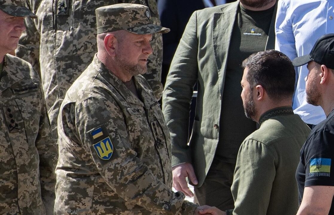    Bloomberg: раскол между Зеленским и Залужным помешает разработке стратегии ВСУ