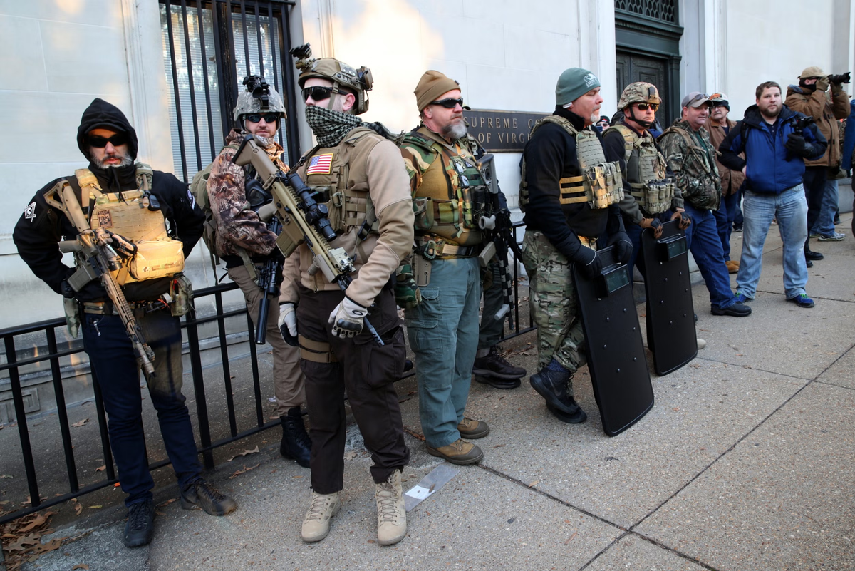 20 января 6. Полиция штата Вирджиния США. Американцы с оружием. Митинг с оружием в США. Вооруженные протесты в США.