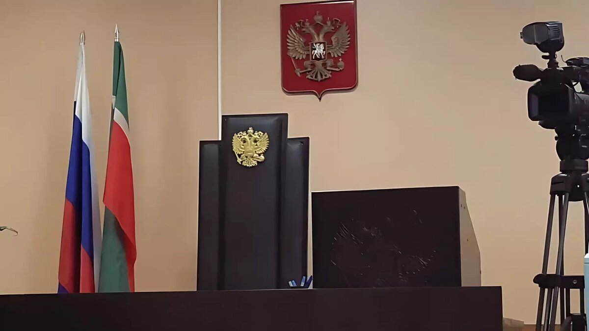     Главный архитектор Альметьевска Антон Севастьянов получил три года лишения свободы условно за мошенничество. Такое решение сегодня утром вынес городской суд, сообщили Inkazan в пресс-службе прокуратуры Татарстана.