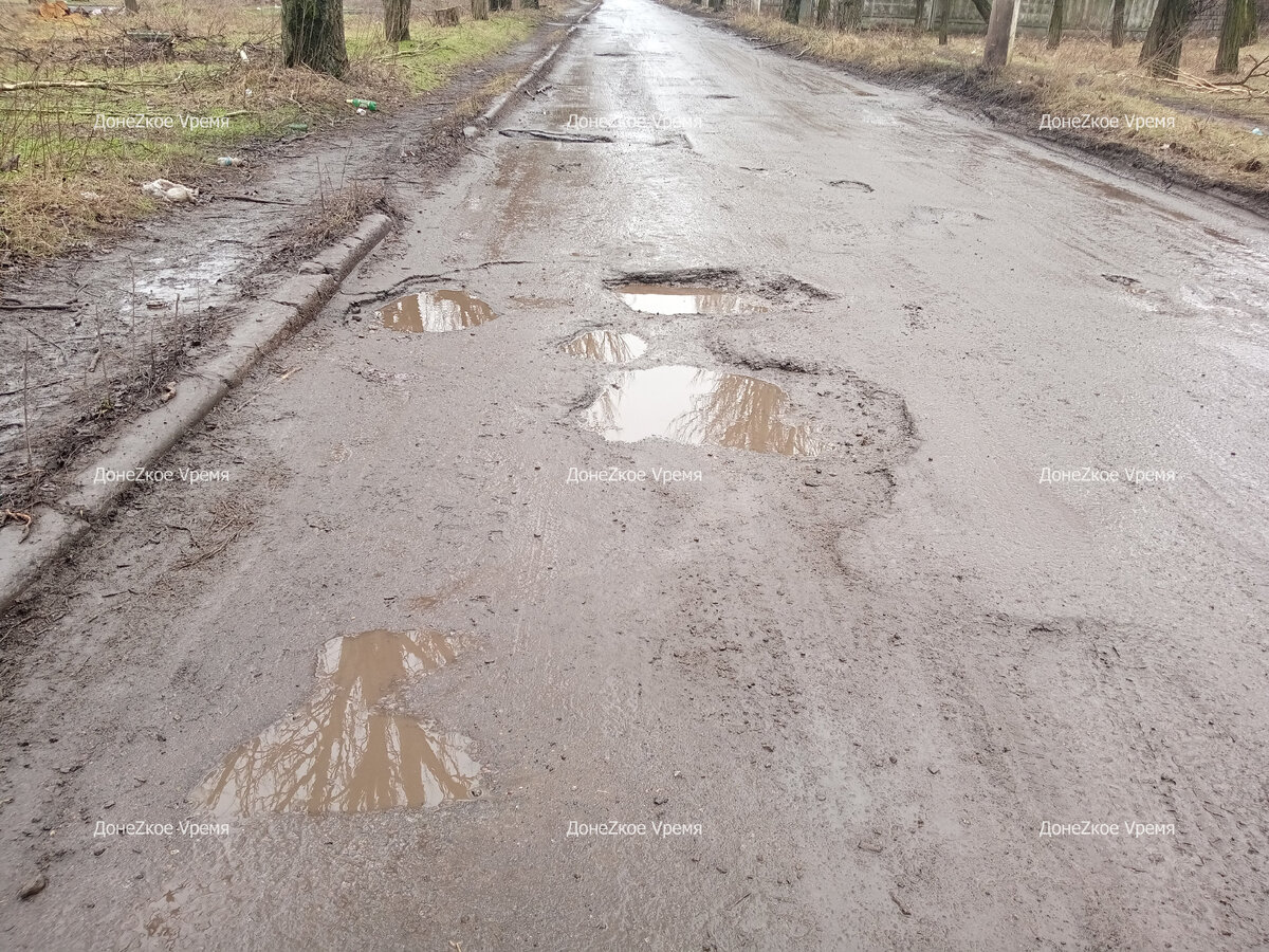 Поселок шахты "Лидиевка" в Кировском районе Донецка, дорога к МРЭО